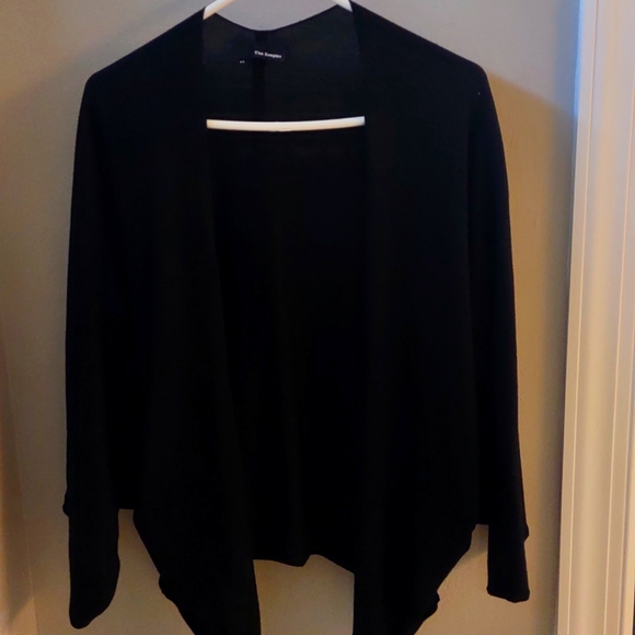 Difficult to photograph. Unstructured black soft lightweight sweater/ wrap - Picture 1 of 4